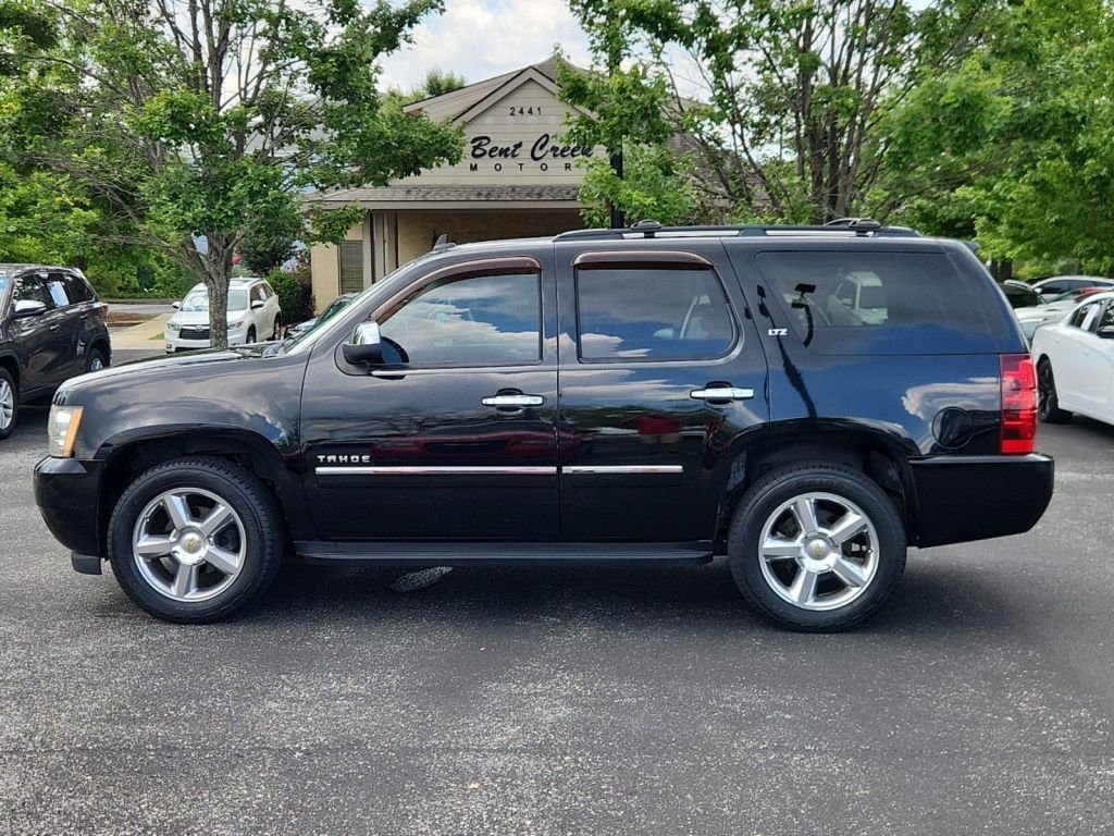 2011-Chevrolet-Tahoe_33075-10