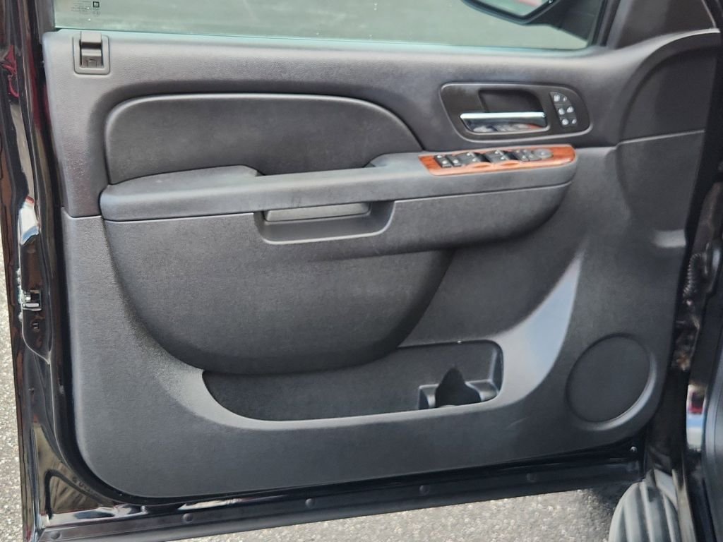 2011-Chevrolet-Tahoe_33075-11