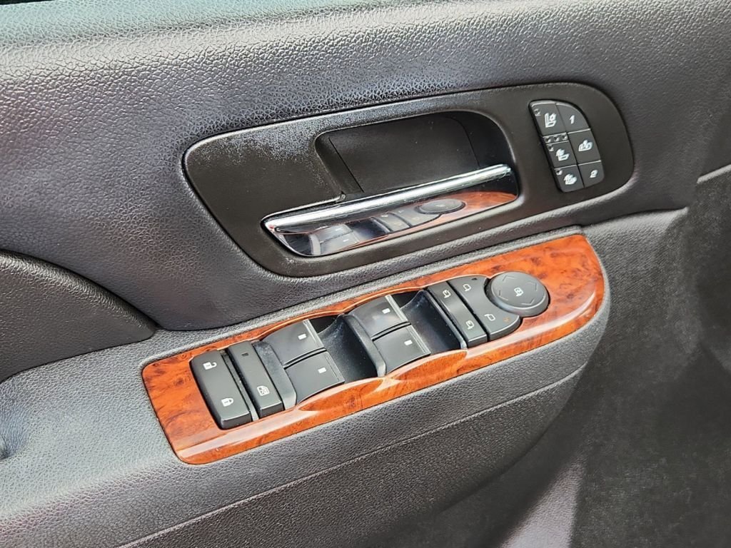 2011-Chevrolet-Tahoe_33075-12