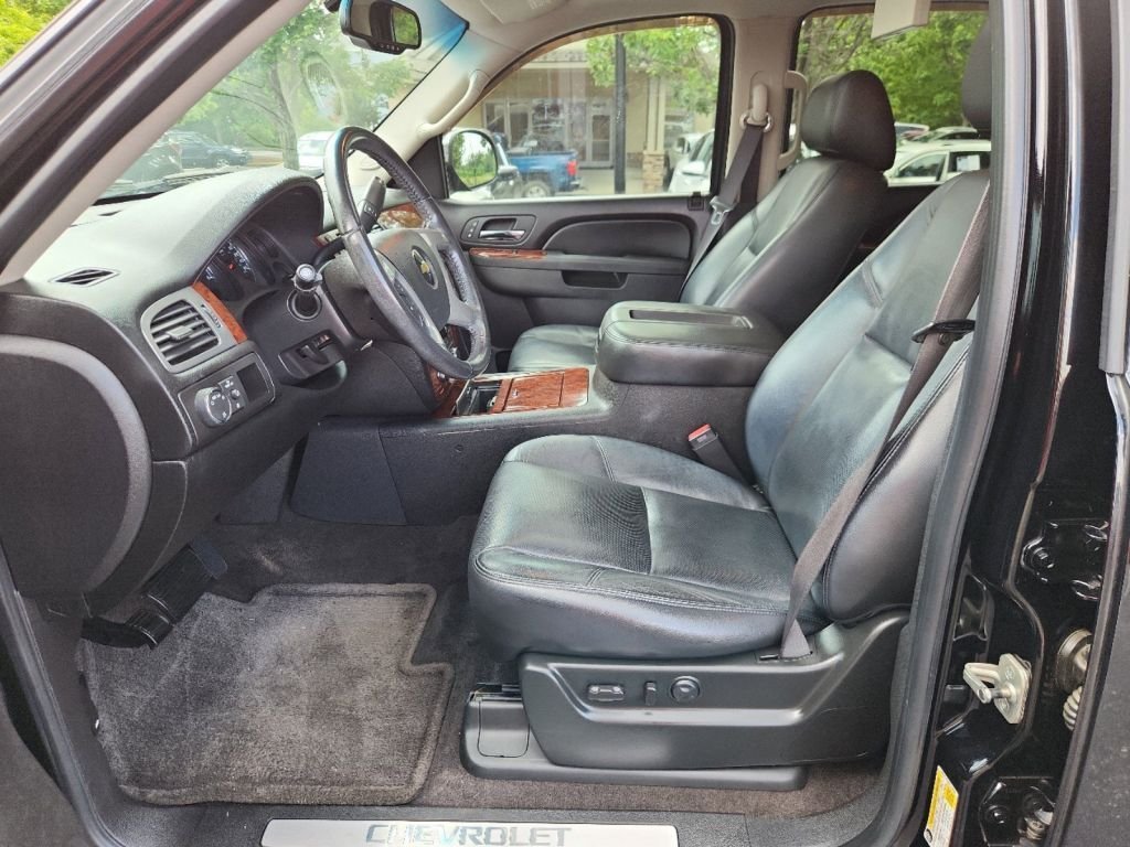 2011-Chevrolet-Tahoe_33075-13