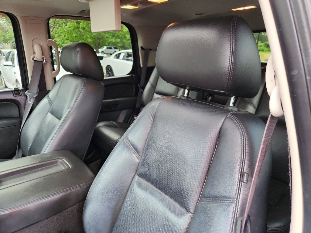 2011-Chevrolet-Tahoe_33075-14