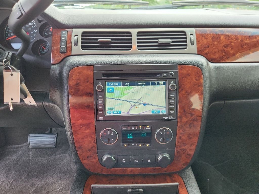 2011-Chevrolet-Tahoe_33075-20