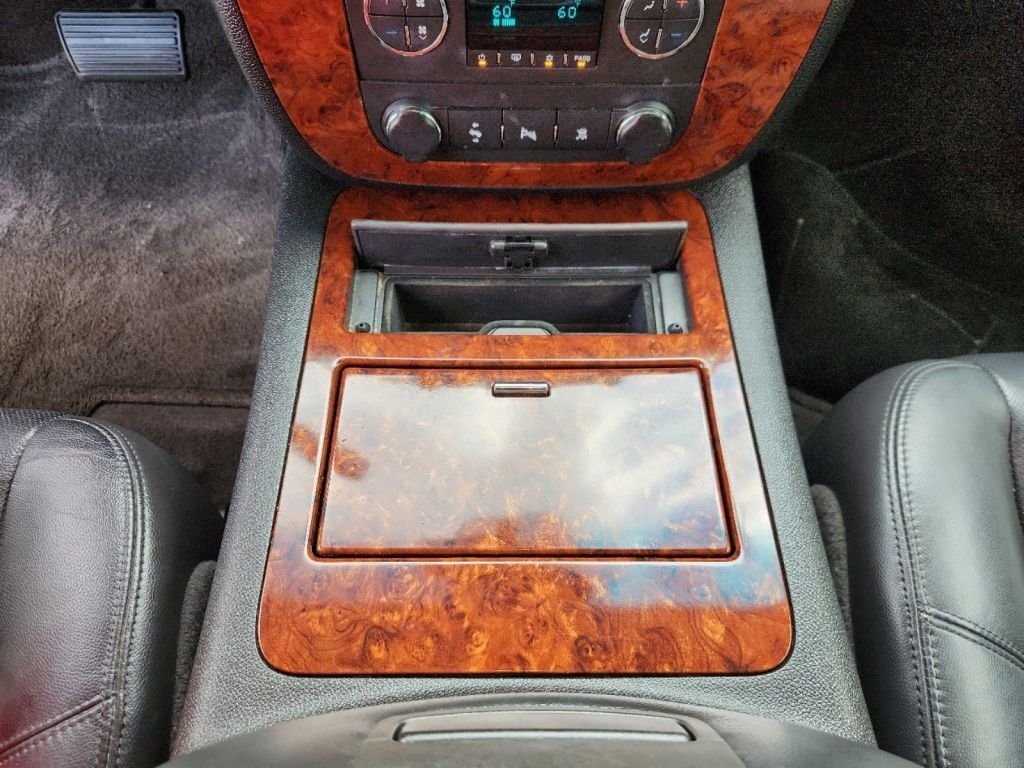 2011-Chevrolet-Tahoe_33075-21