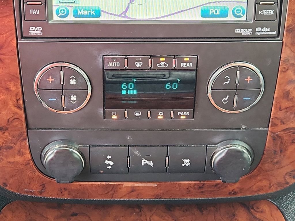 2011-Chevrolet-Tahoe_33075-22