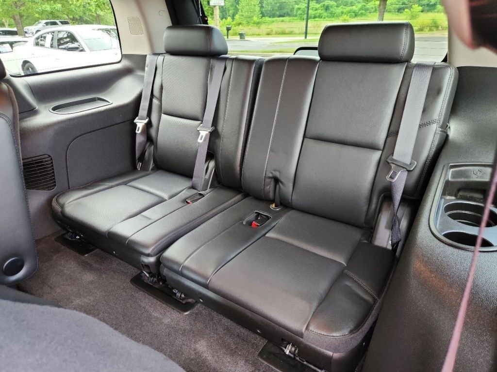 2011-Chevrolet-Tahoe_33075-27