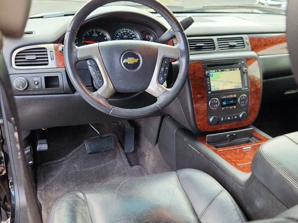 2011-Chevrolet-Tahoe_33075-29