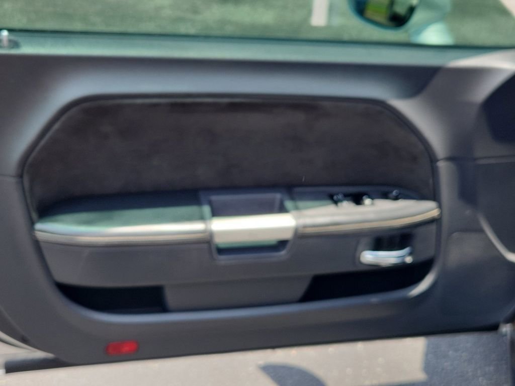 2012-Dodge-Challenger_187021-10