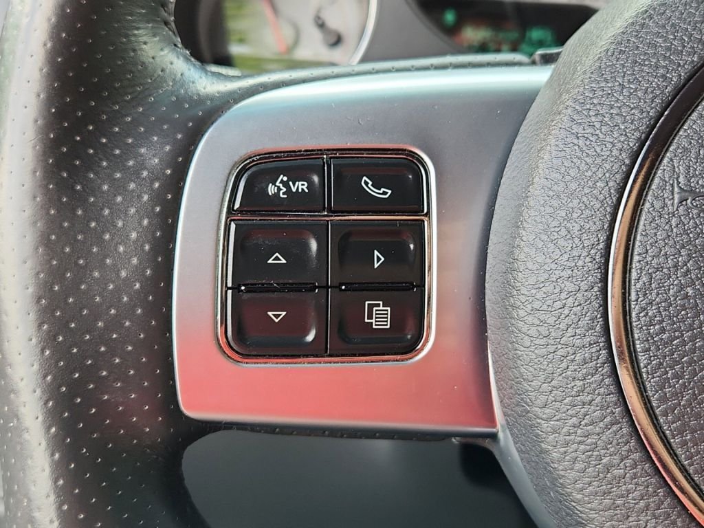 2012-Dodge-Challenger_187021-17