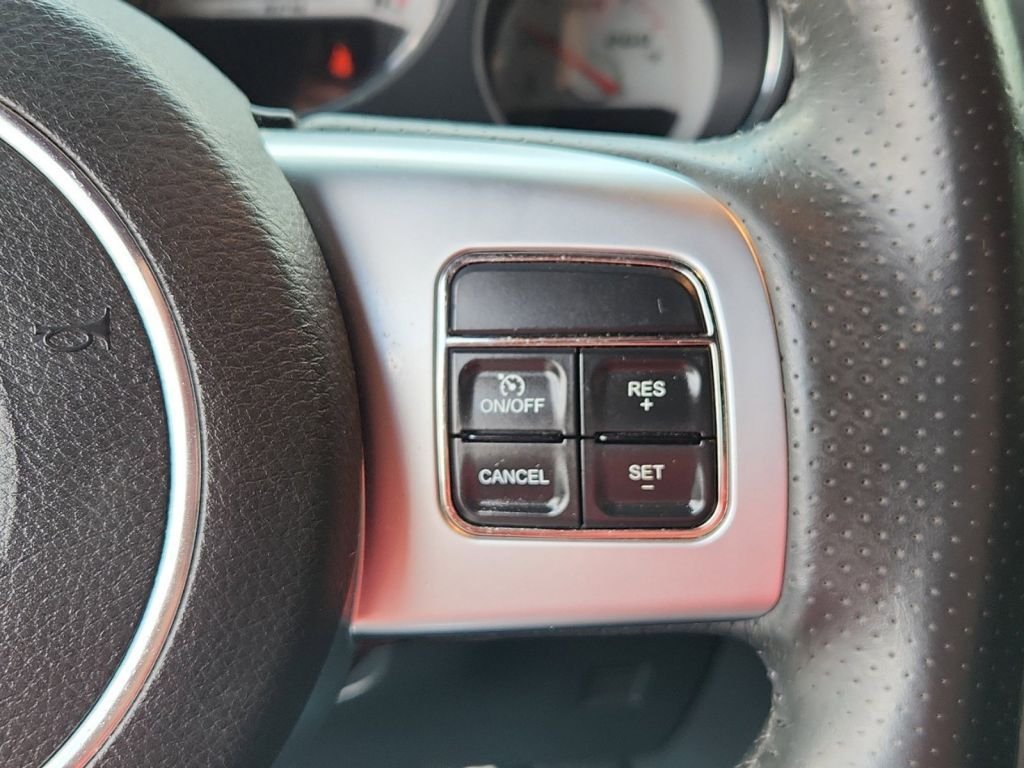 2012-Dodge-Challenger_187021-18