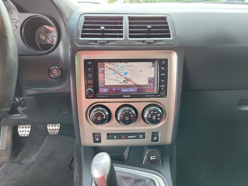 2012-Dodge-Challenger_187021-21