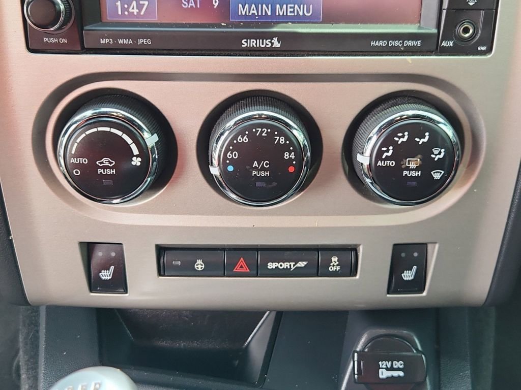 2012-Dodge-Challenger_187021-23