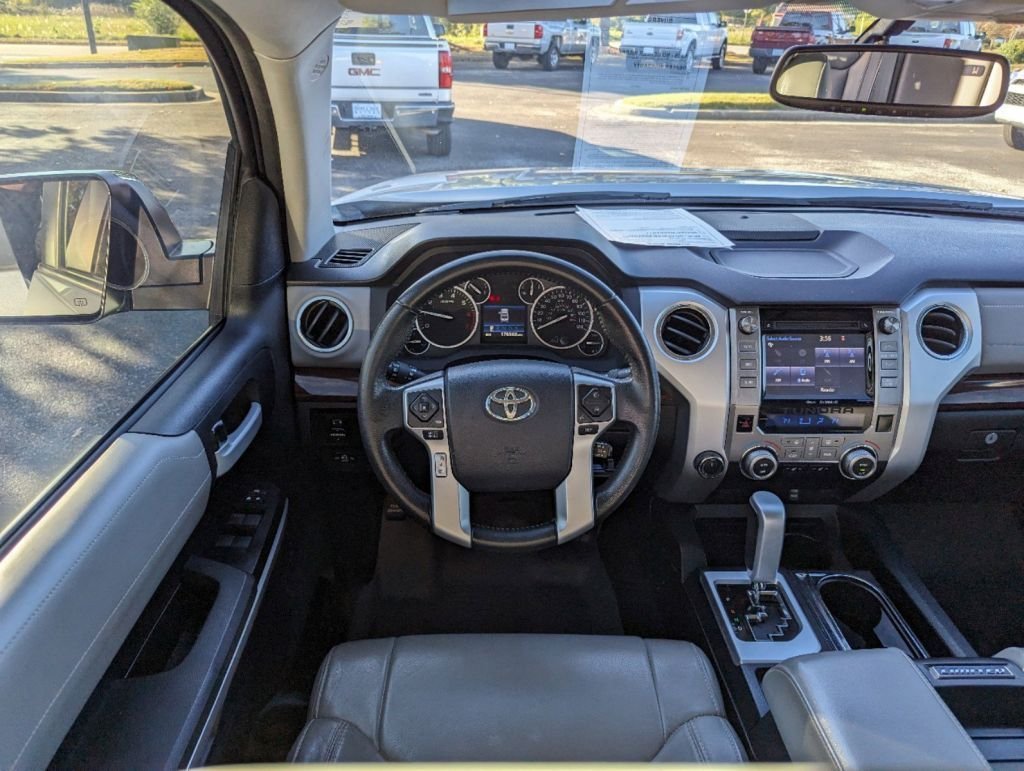 2014-Toyota-Tundra_4WD_Truck_346057-18