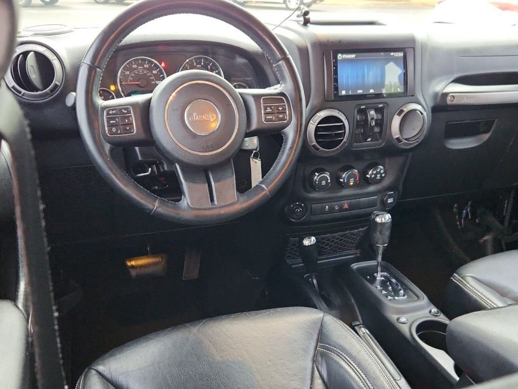 2015-Jeep-Wrangler_556174-25