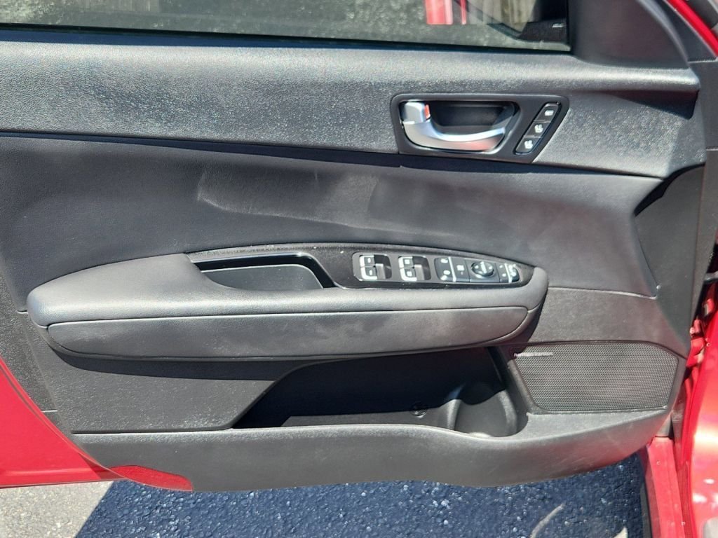 2018-Kia-Optima_239650-10