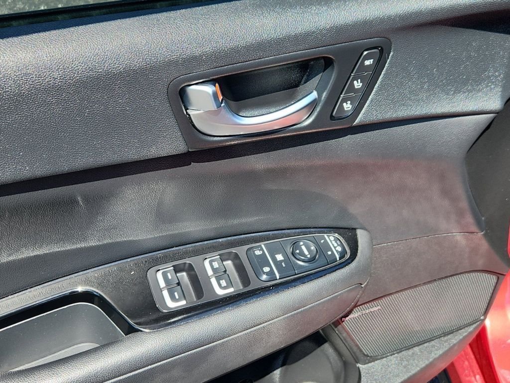 2018-Kia-Optima_239650-11