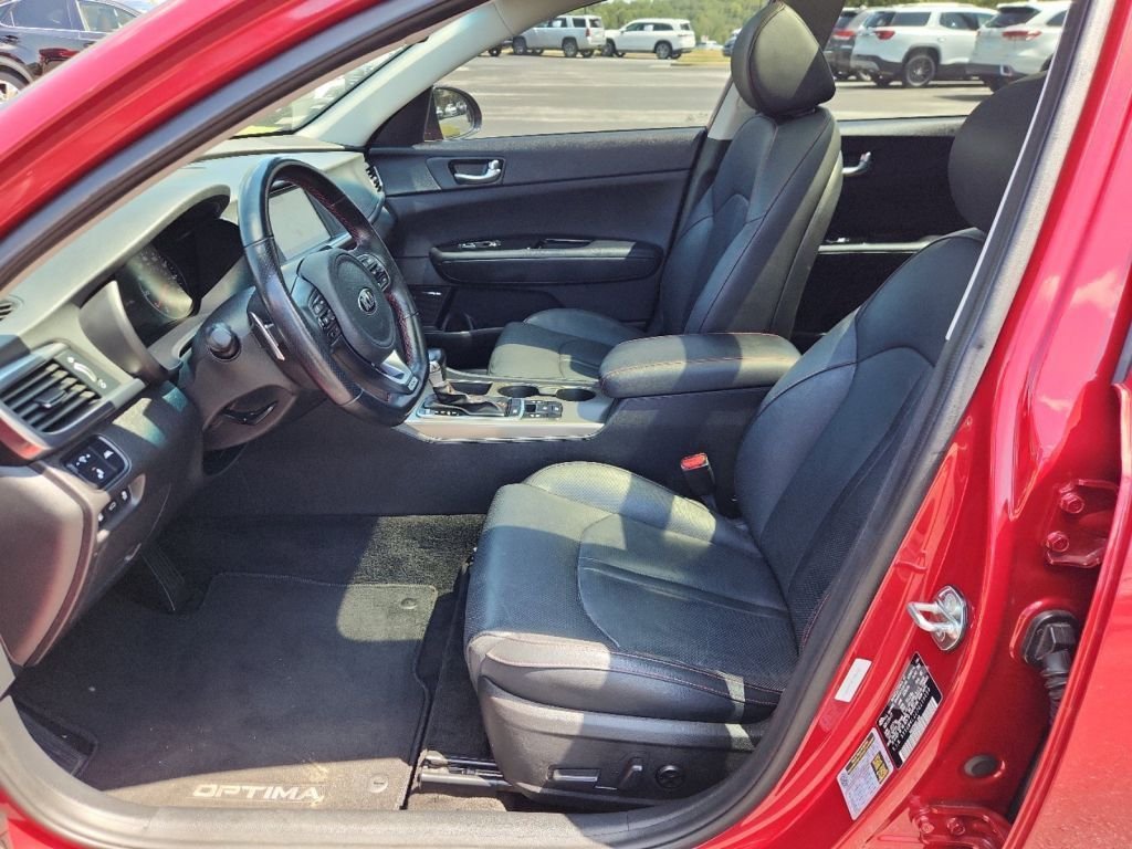 2018-Kia-Optima_239650-12