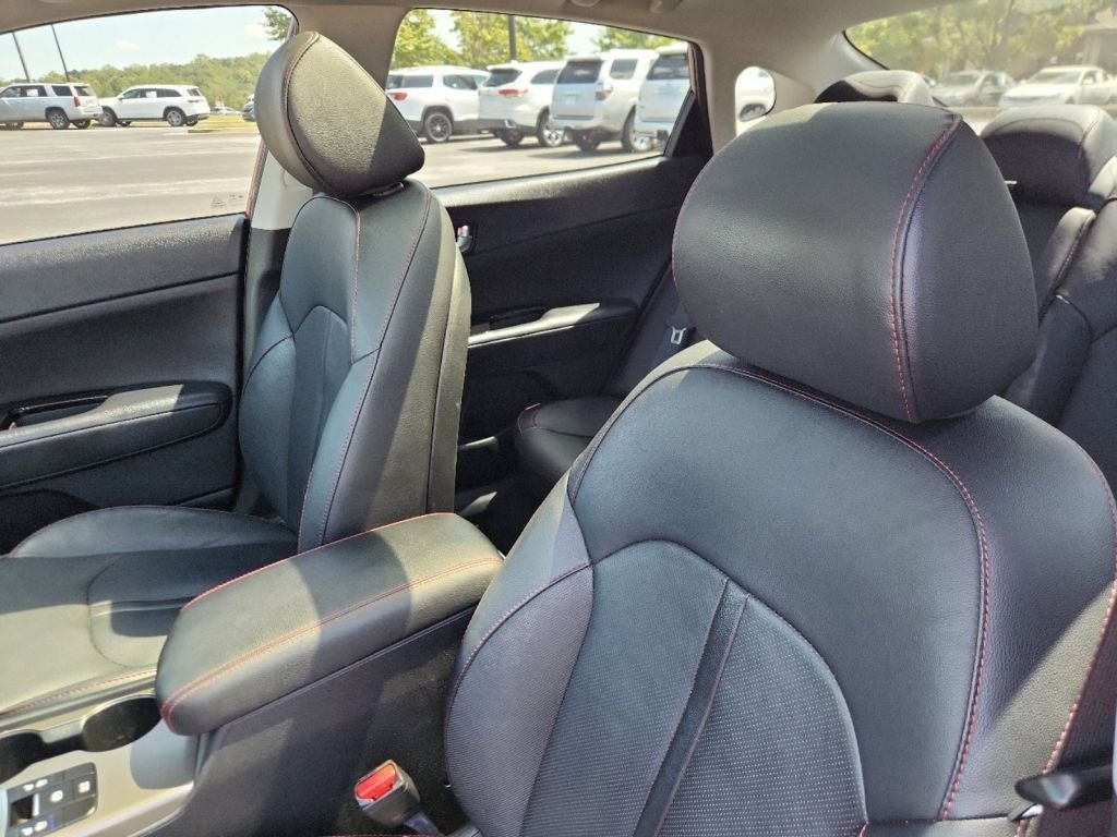 2018-Kia-Optima_239650-13