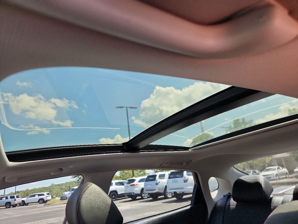 2018-Kia-Optima_239650-14