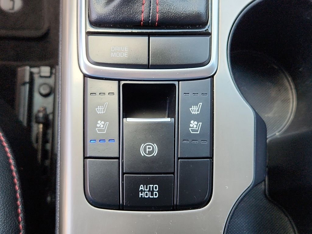 2018-Kia-Optima_239650-22