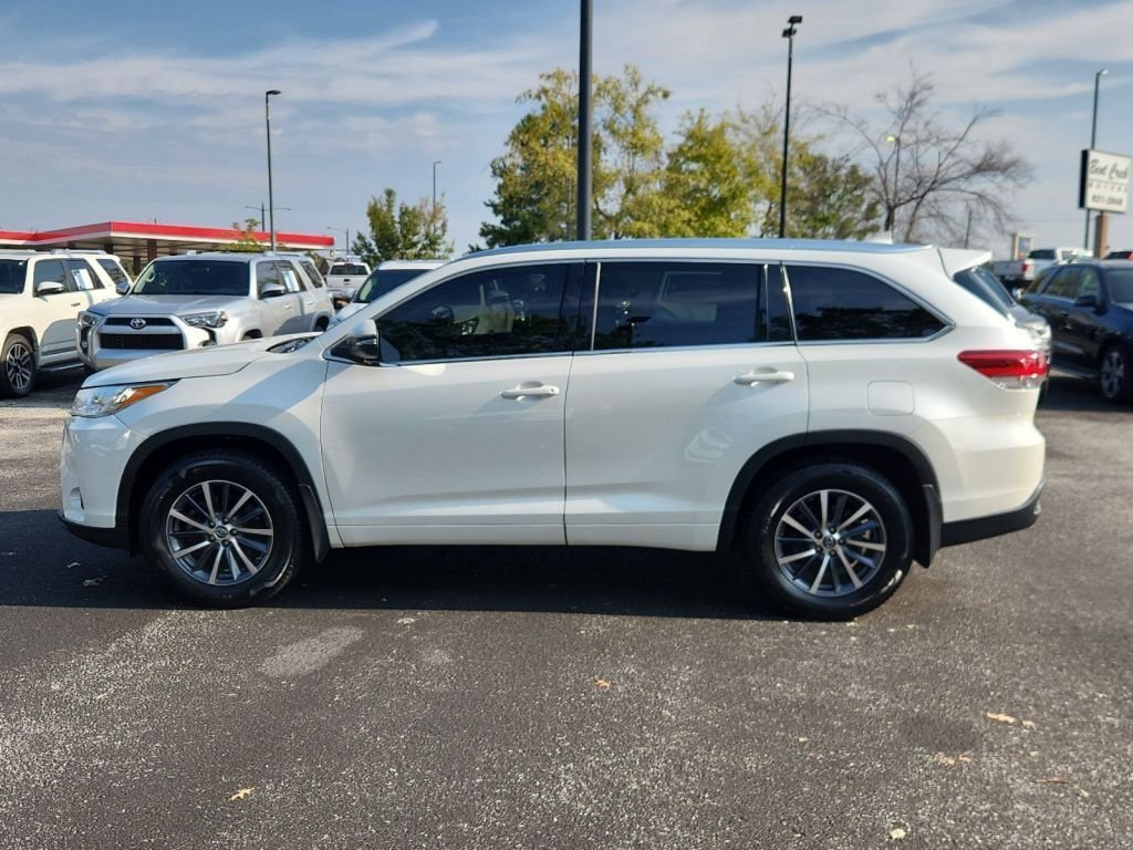 2018-Toyota-Highlander_805968-10