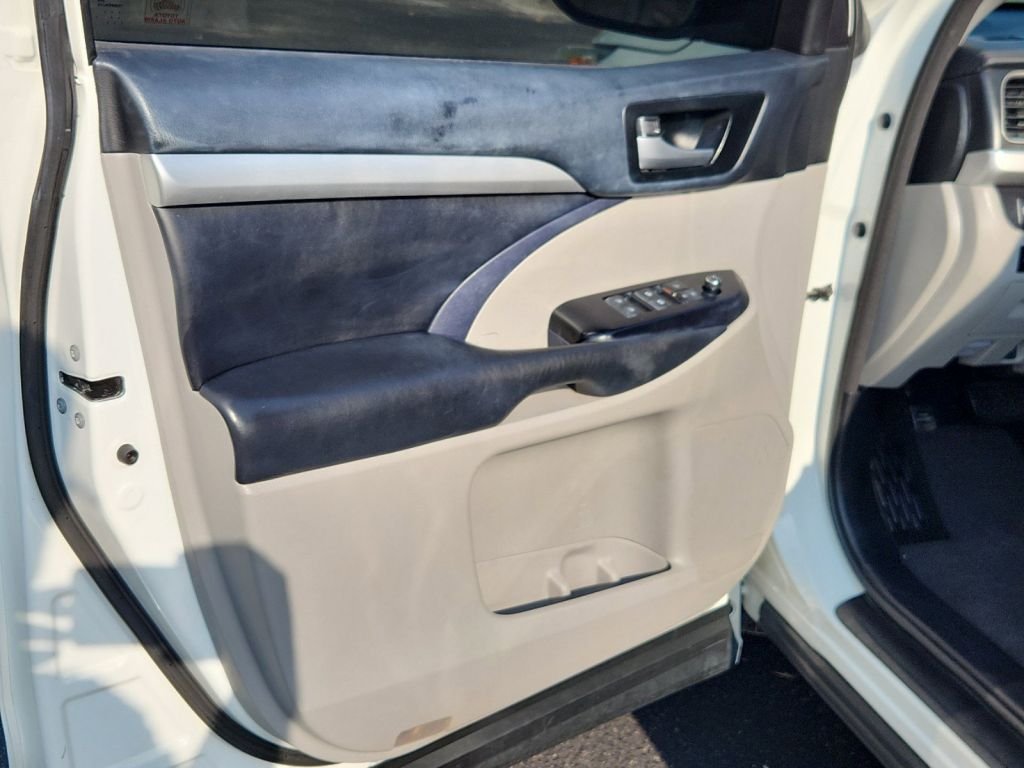 2018-Toyota-Highlander_805968-11