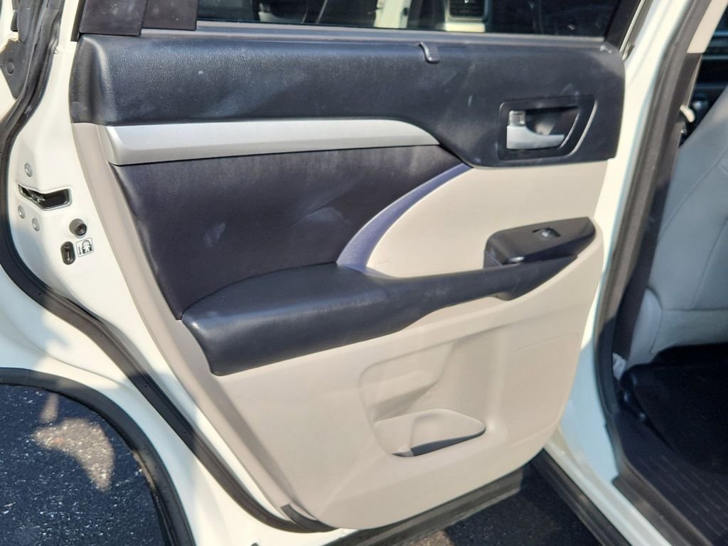 2018-Toyota-Highlander_805968-26