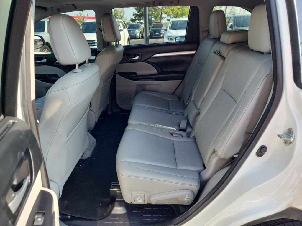2018-Toyota-Highlander_805968-27