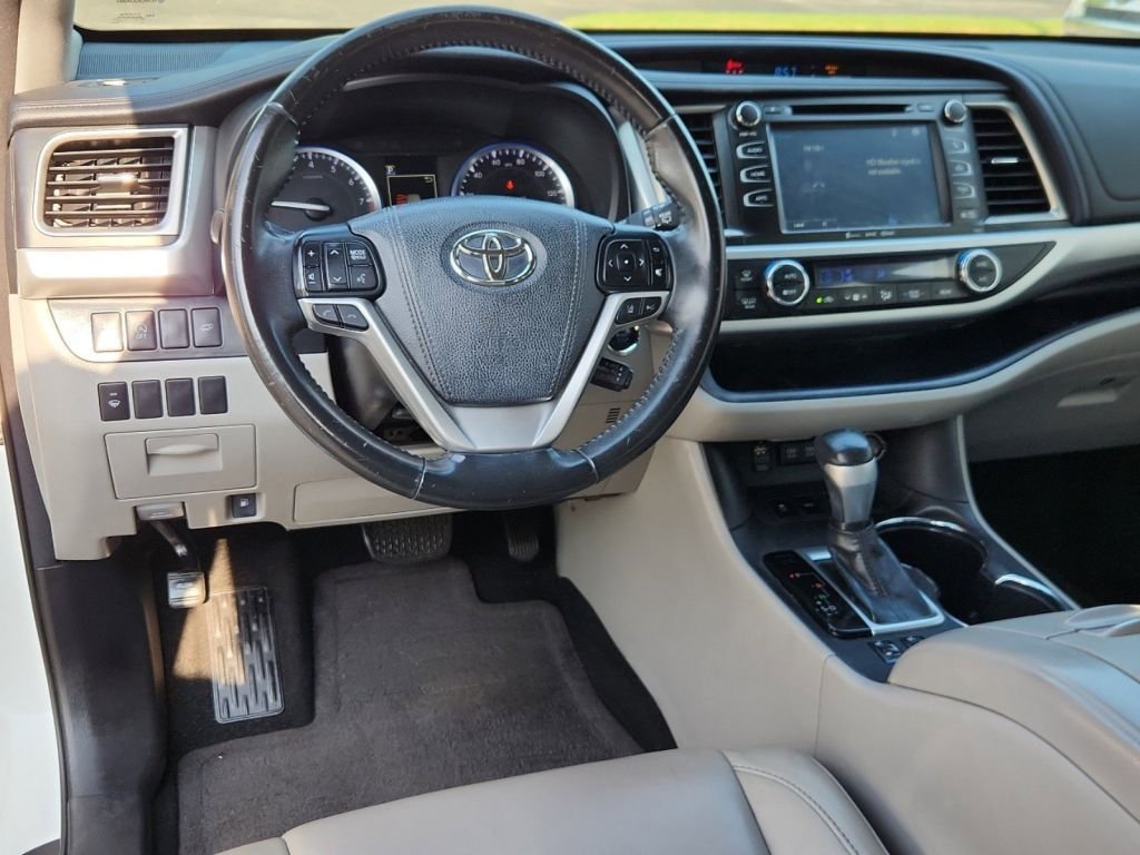 2018-Toyota-Highlander_805968-29