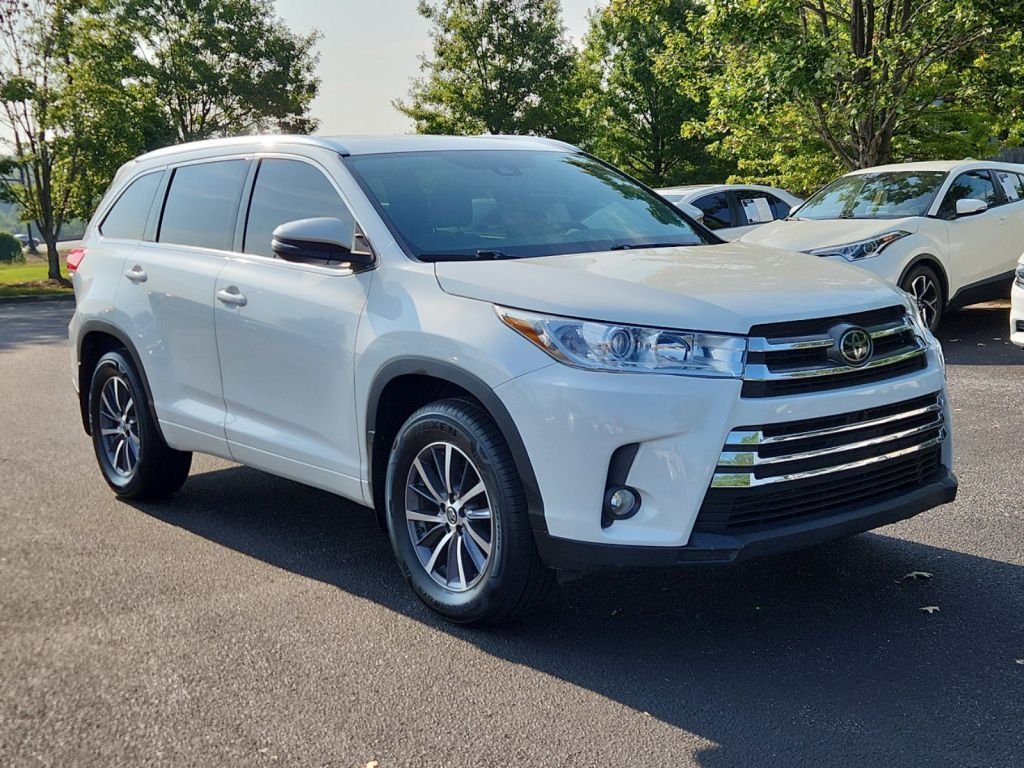 2018-Toyota-Highlander_805968-3