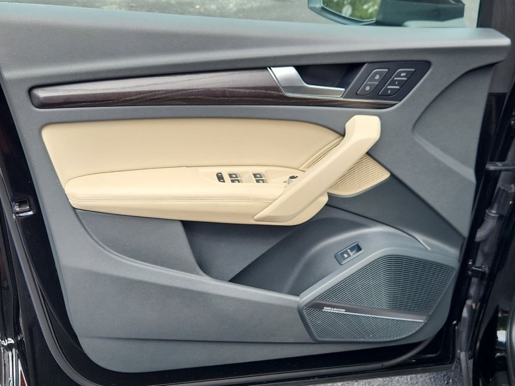 2019-Audi-Q5_132750-11