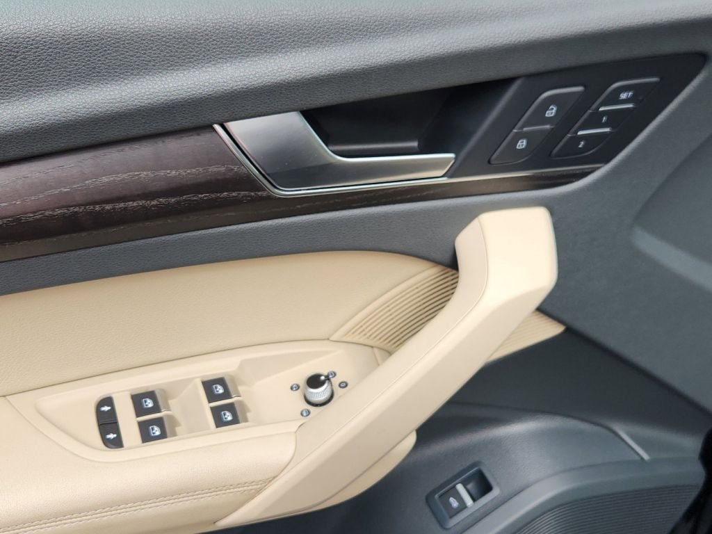 2019-Audi-Q5_132750-12