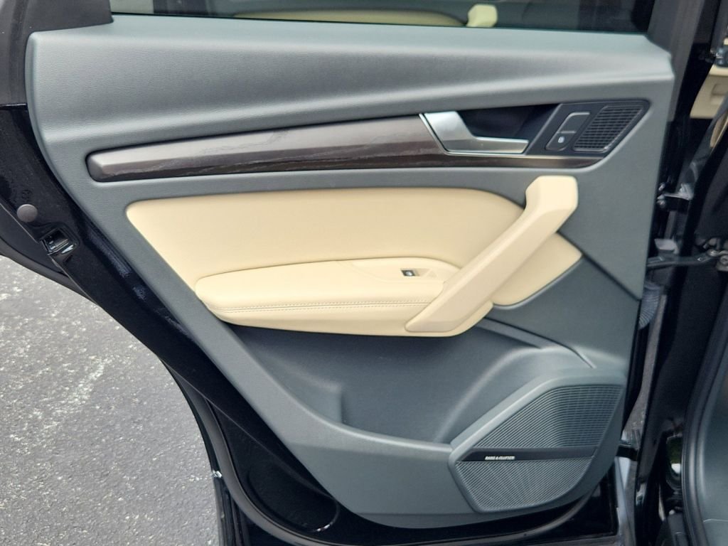 2019-Audi-Q5_132750-28