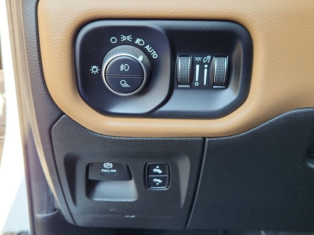 2019-Ram-1500_570677-12