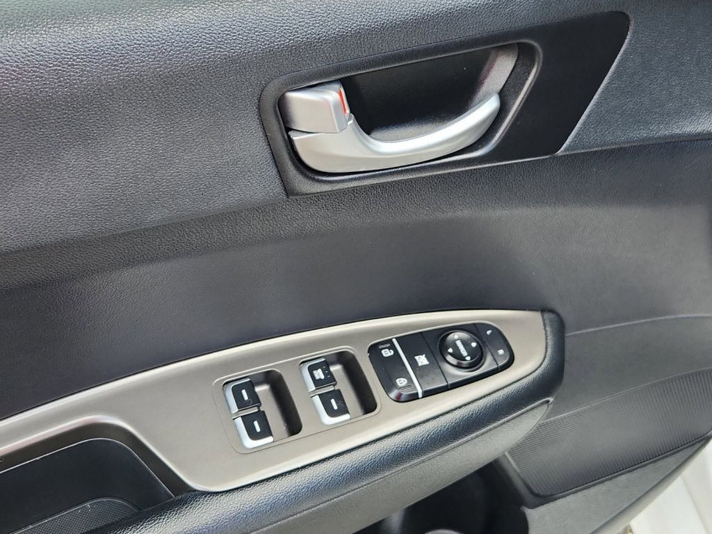 2020-Kia-Optima_381595-11