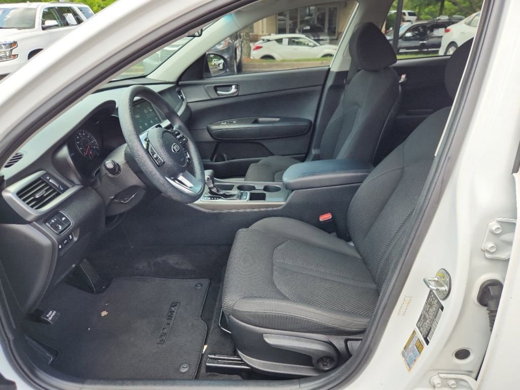 2020-Kia-Optima_381595-12