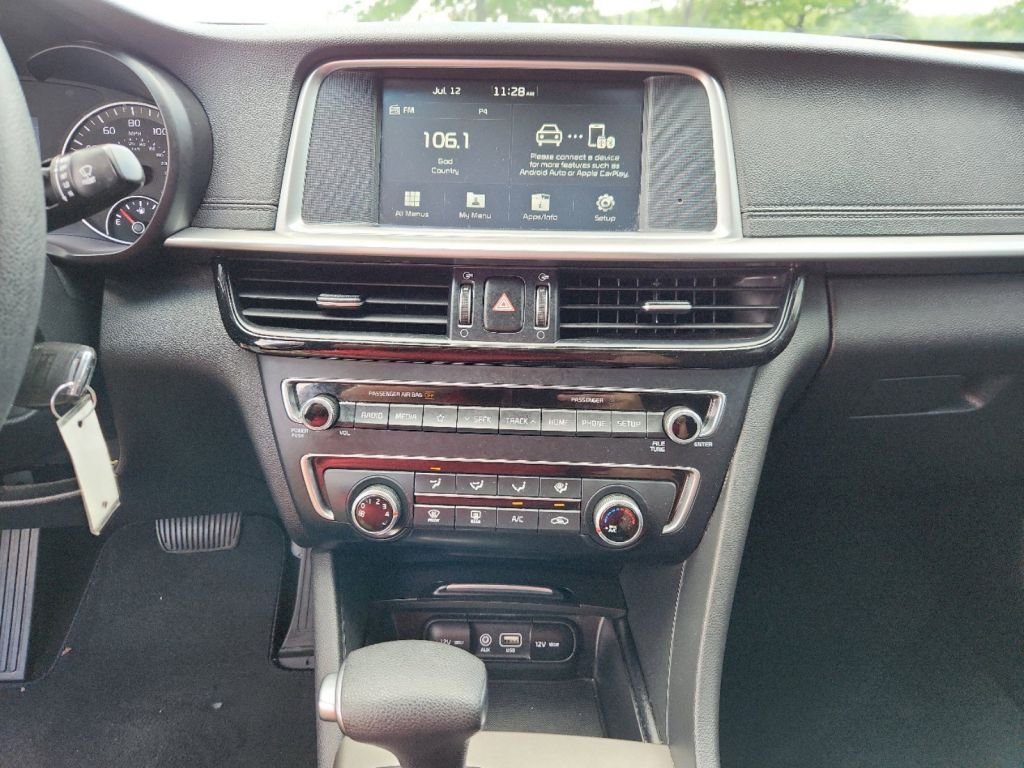 2020-Kia-Optima_381595-18