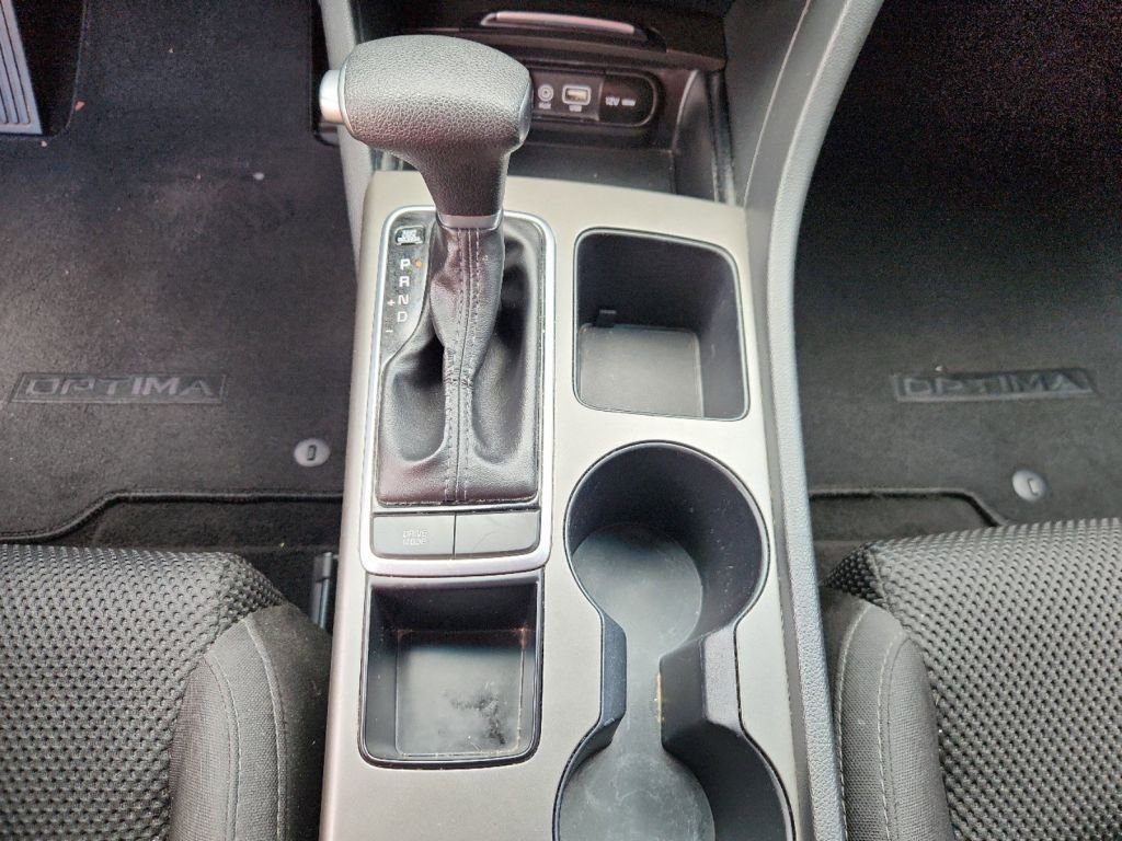 2020-Kia-Optima_381595-19