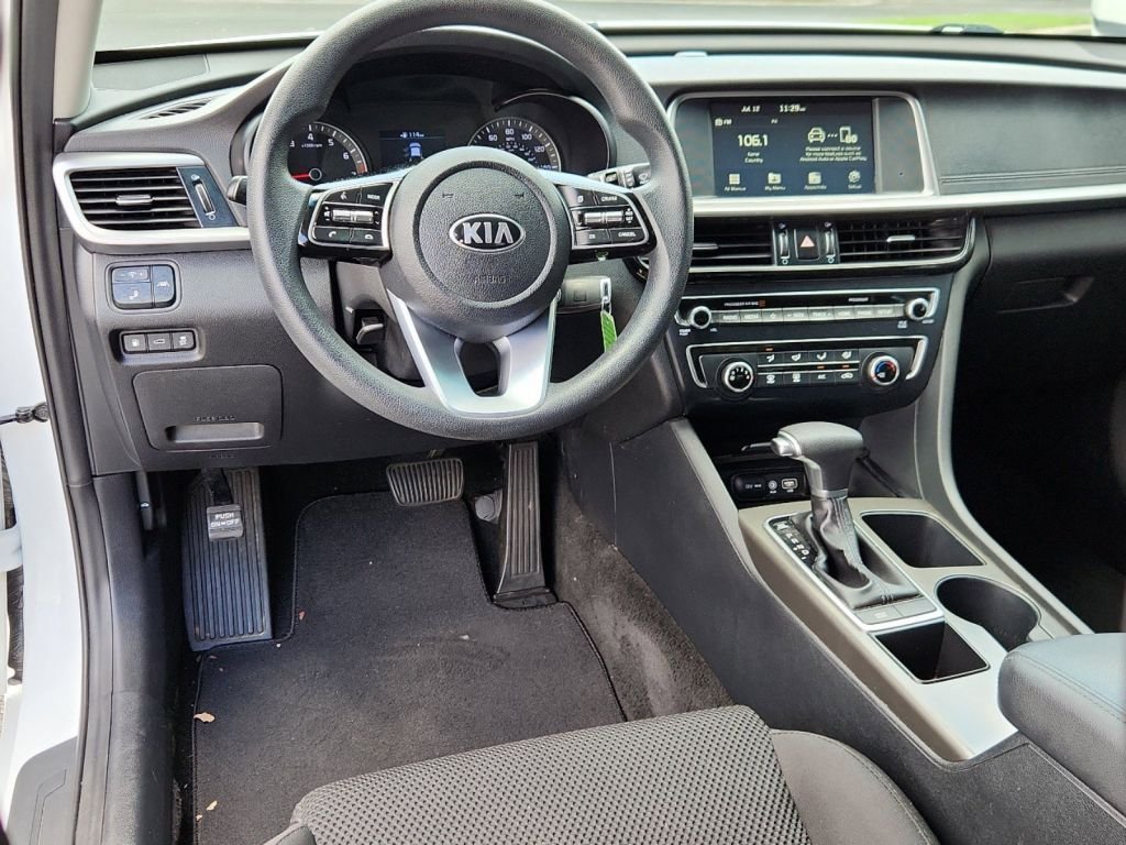 2020-Kia-Optima_381595-24